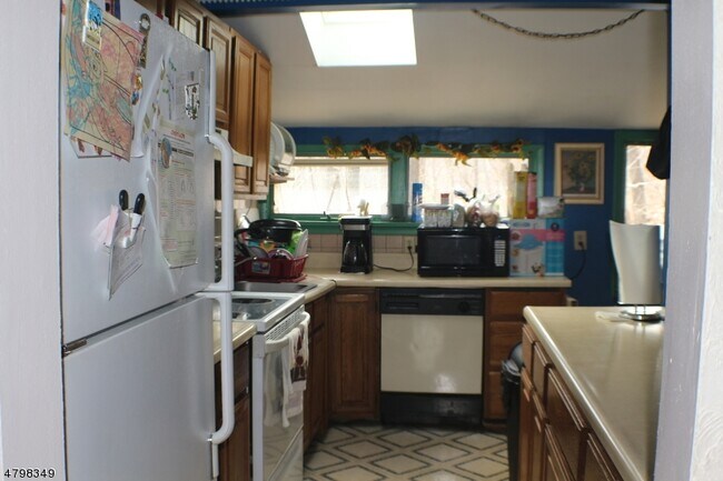 Building Photo - 10 Lakeview Trail