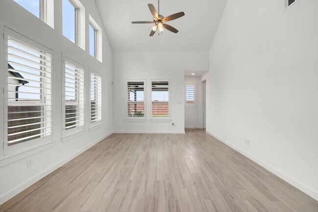 Building Photo - 997 Newport Crk Dr