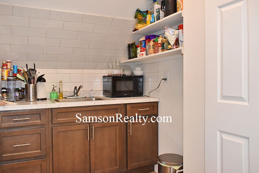 Building Photo - 351 Thayer St