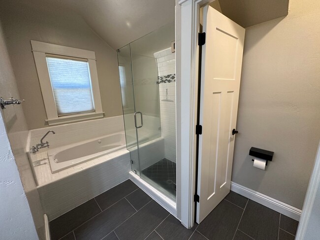 Building Photo - Beautifully Renovated 5 Bedroom Midtown Home