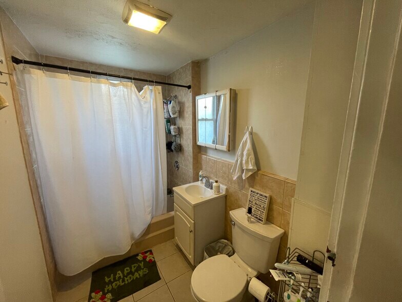 Building Photo - 34 Darling St