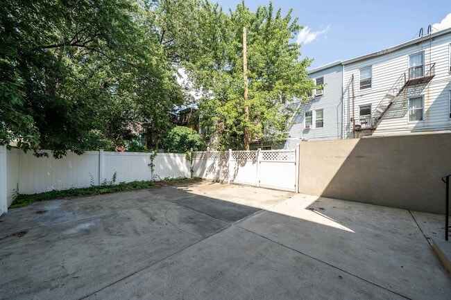 Building Photo - 408 Monastery Pl