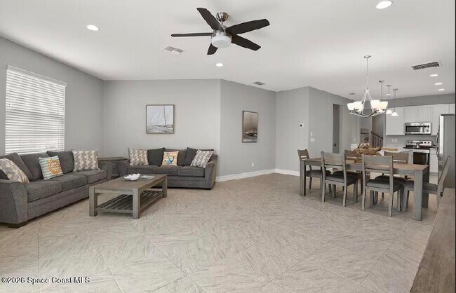 Building Photo - 168 Mediterranean Way