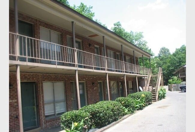 Building Photo - Shady Oaks