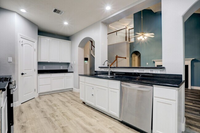 Building Photo - 3808 Armand Dr