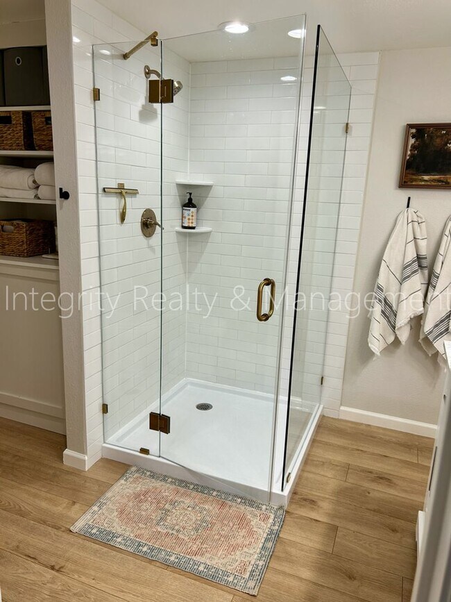 Building Photo - 9722 W Polk Dr