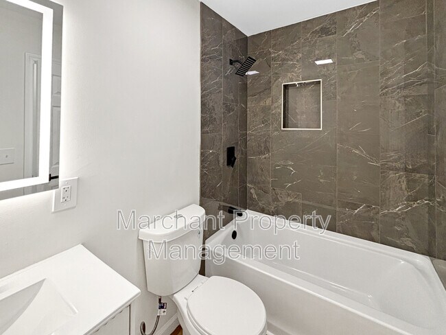 Building Photo - 279 Pioneer Pl