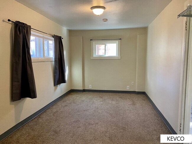 Building Photo - 821 W Myrtle St