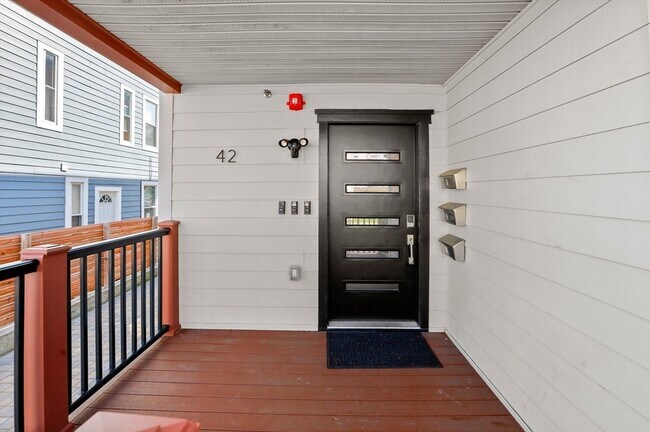 Building Photo - 42 Dennis St