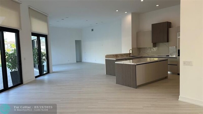 Building Photo - 2550 Jardin Terrace
