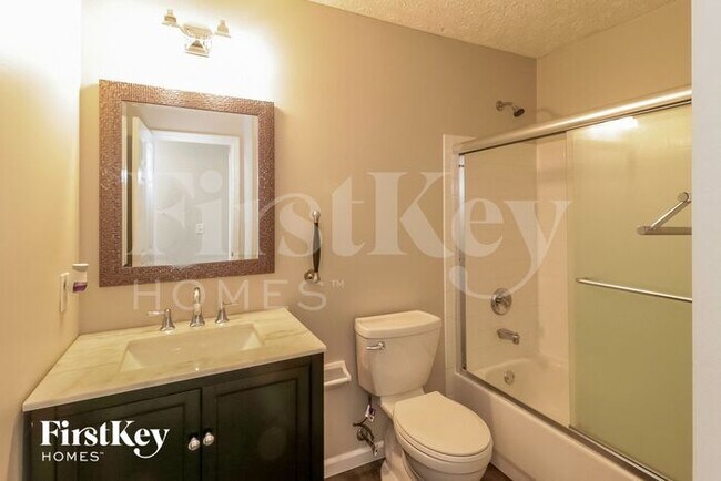 Building Photo - 2 Pebblestone Ct