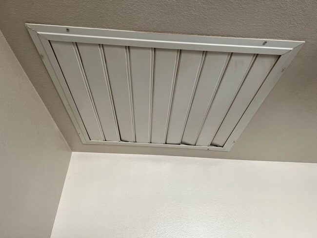 Building Photo - BEAUTIFUL Mountain Home