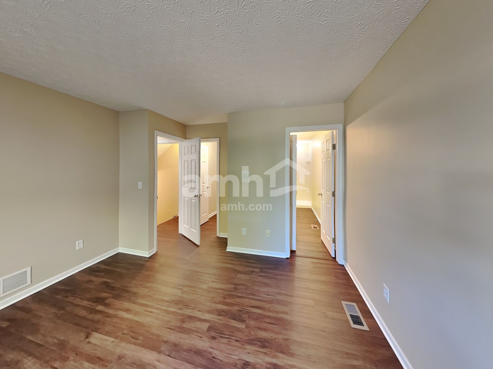 Building Photo - 5444 Winchester Cathedral Dr