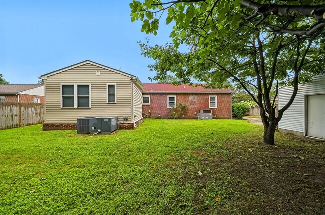 Building Photo - 107 Woods Rd