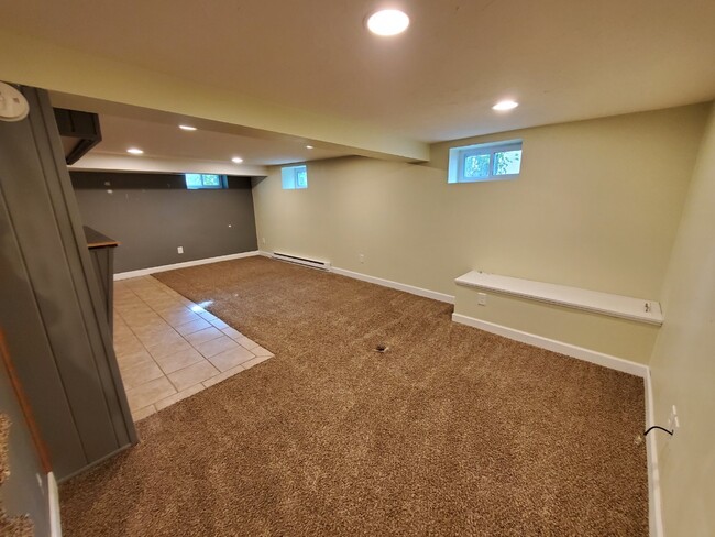 Building Photo - 4 BR with 2 FULL BA - Single Family Home i...