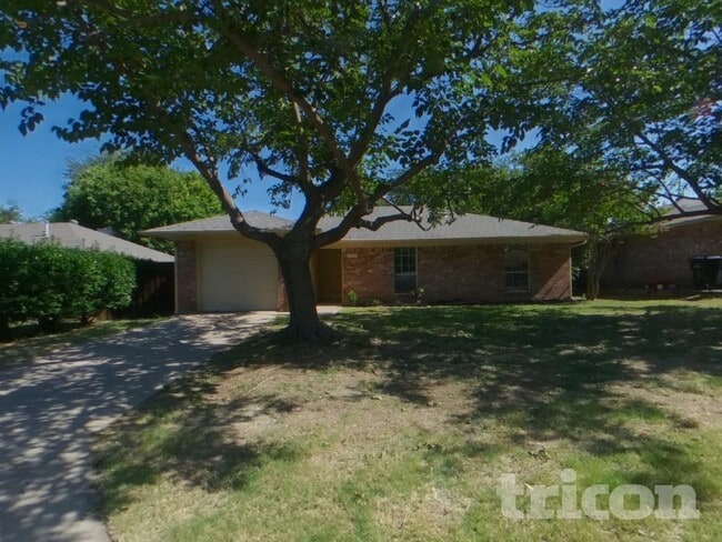 Building Photo - 8620 Santa Clara Dr