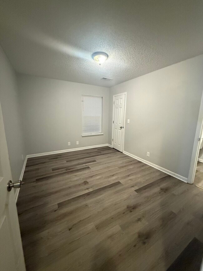 Building Photo - 3158 16th Ave