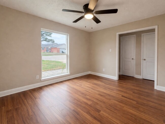 Building Photo - 1318 Epsilon St