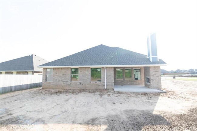 Building Photo - Brand New Home + Norman Schools + 3 Bedroo...