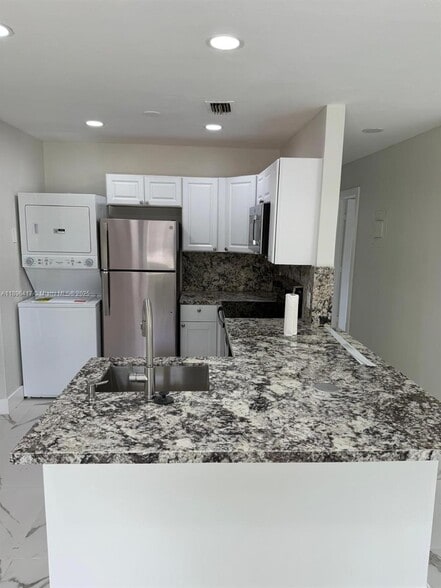 Primary Photo - 1050 NW 25th Way