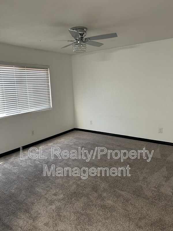 Building Photo - 1077 S Santo Antonio Dr