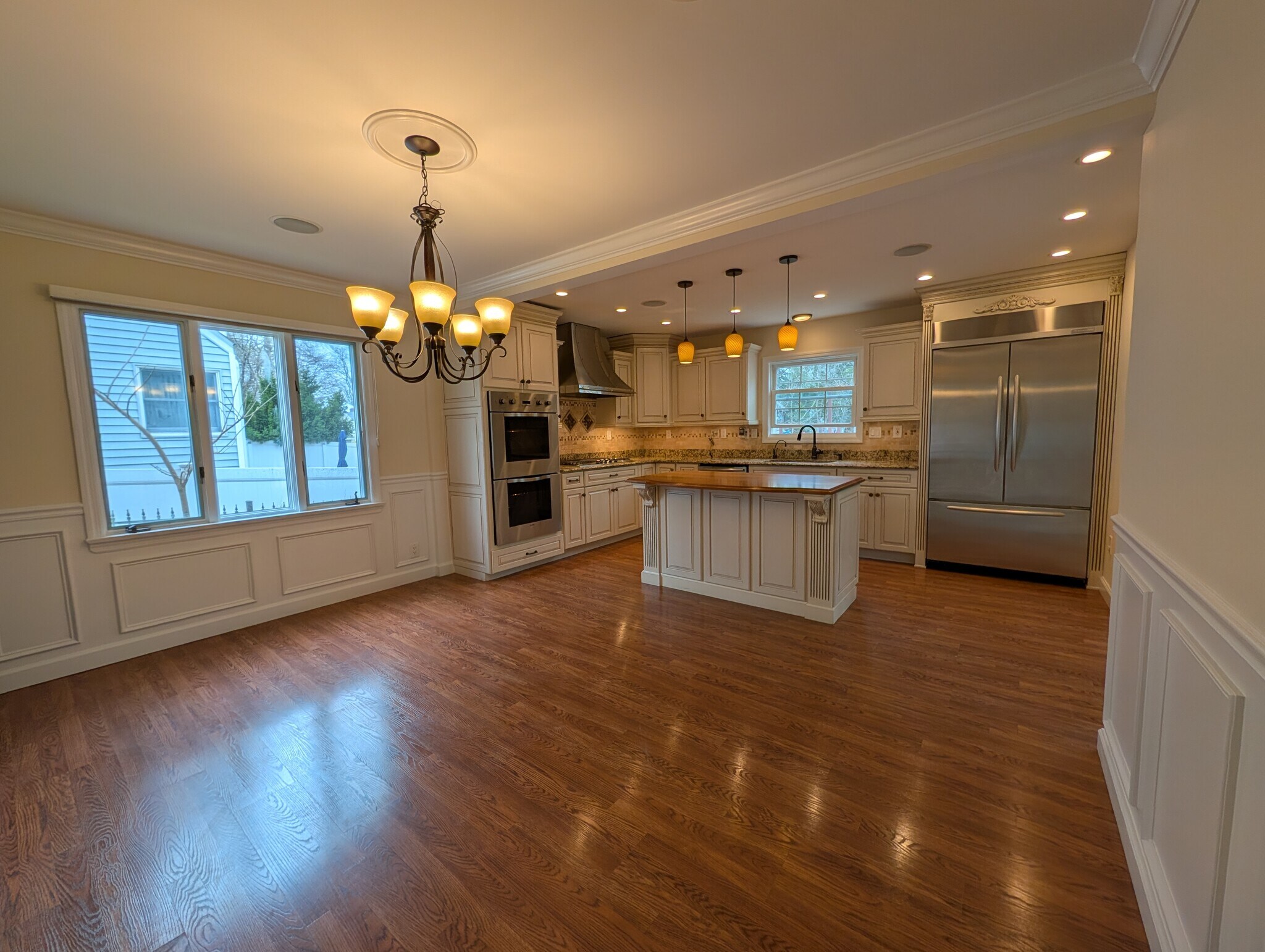 Building Photo - 449 Van Buren St