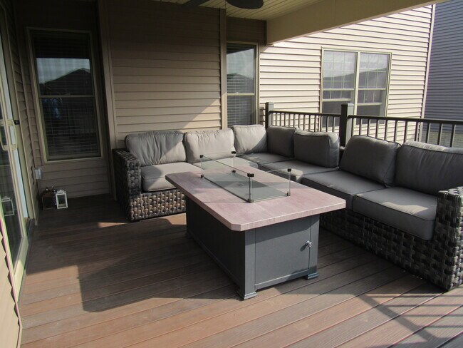 Building Photo - 3761 Deckard Dr