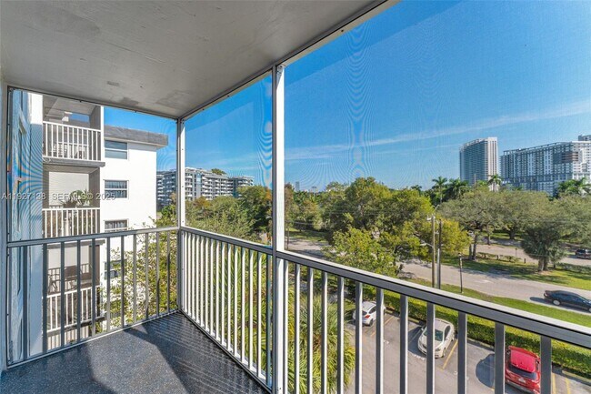 Building Photo - 16851 NE 23rd Ave