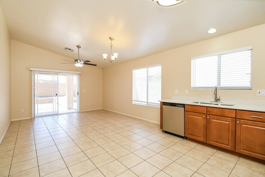 Building Photo - 1123 E Stardust Way
