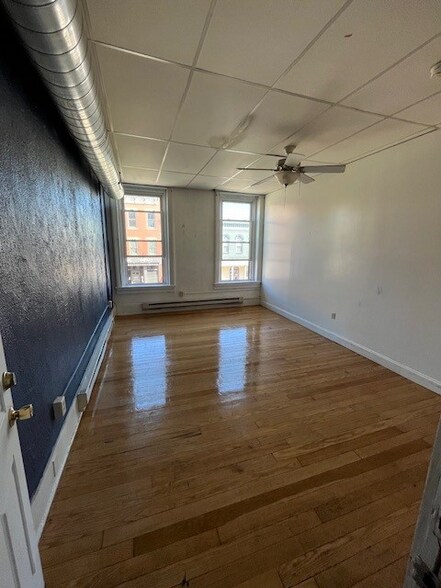 Building Photo - 40 N Main St