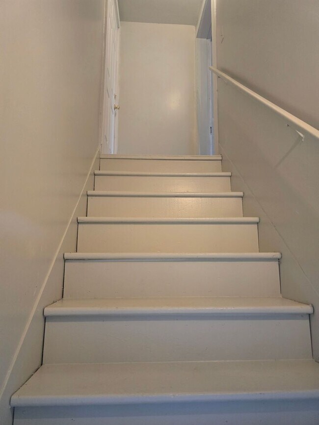 Building Photo - 3 bedroom 2 bath house