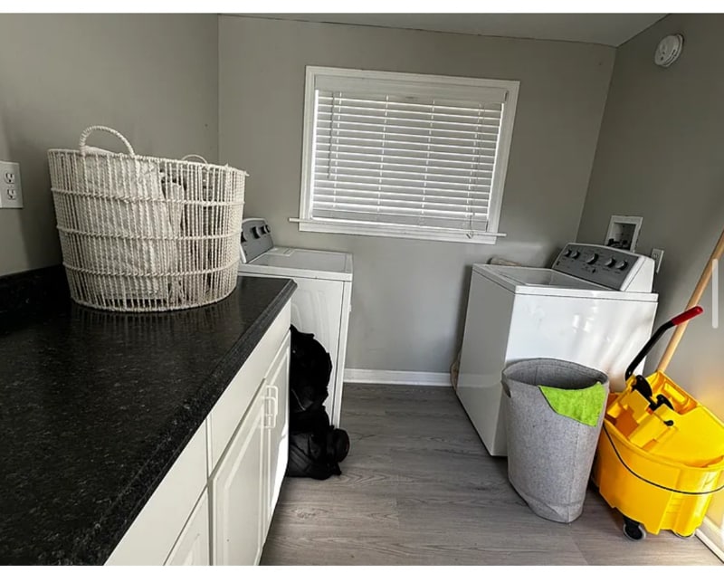 Building Photo - 307 W Lynde St