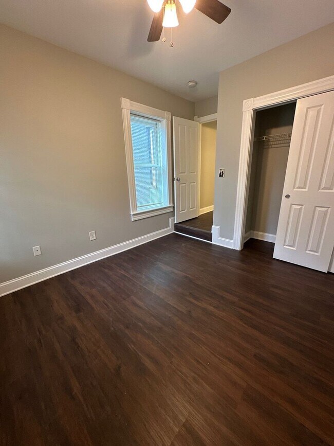 Building Photo - 2125 1/2 McCulloh St