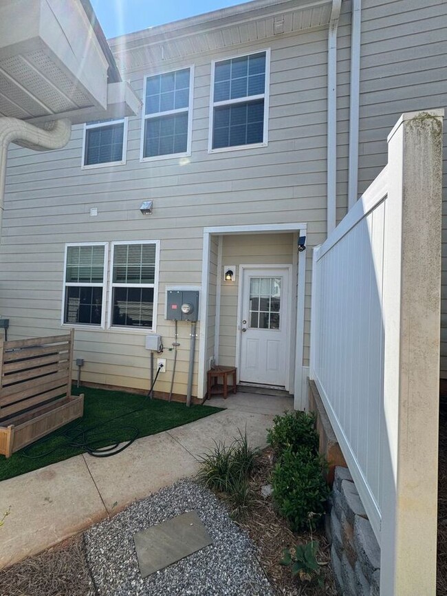 Building Photo - Charming Home in Travelers Rest!