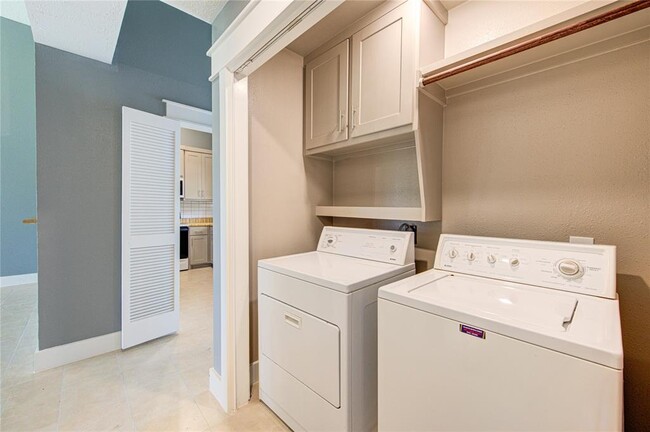 Building Photo - 3843 Westmeadow Dr