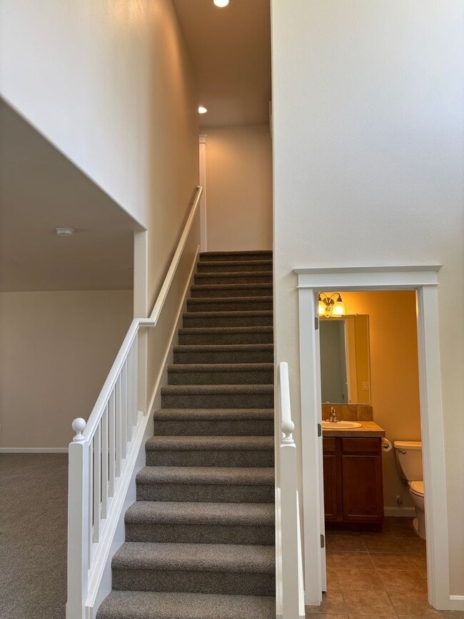 Building Photo - Newly updated home in SW Bend with large bonus room and corner lot!