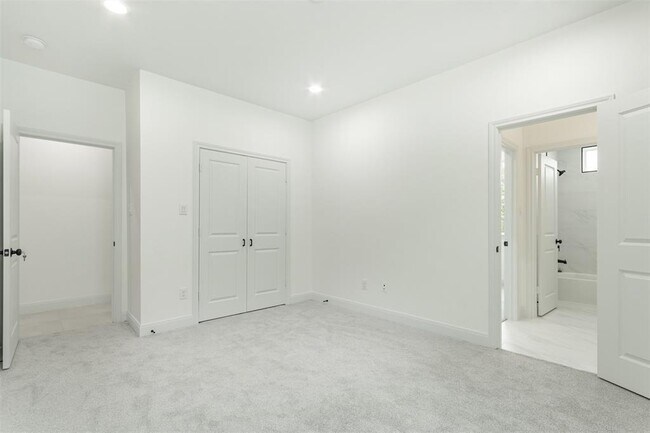 Building Photo - 4006 Bennington St