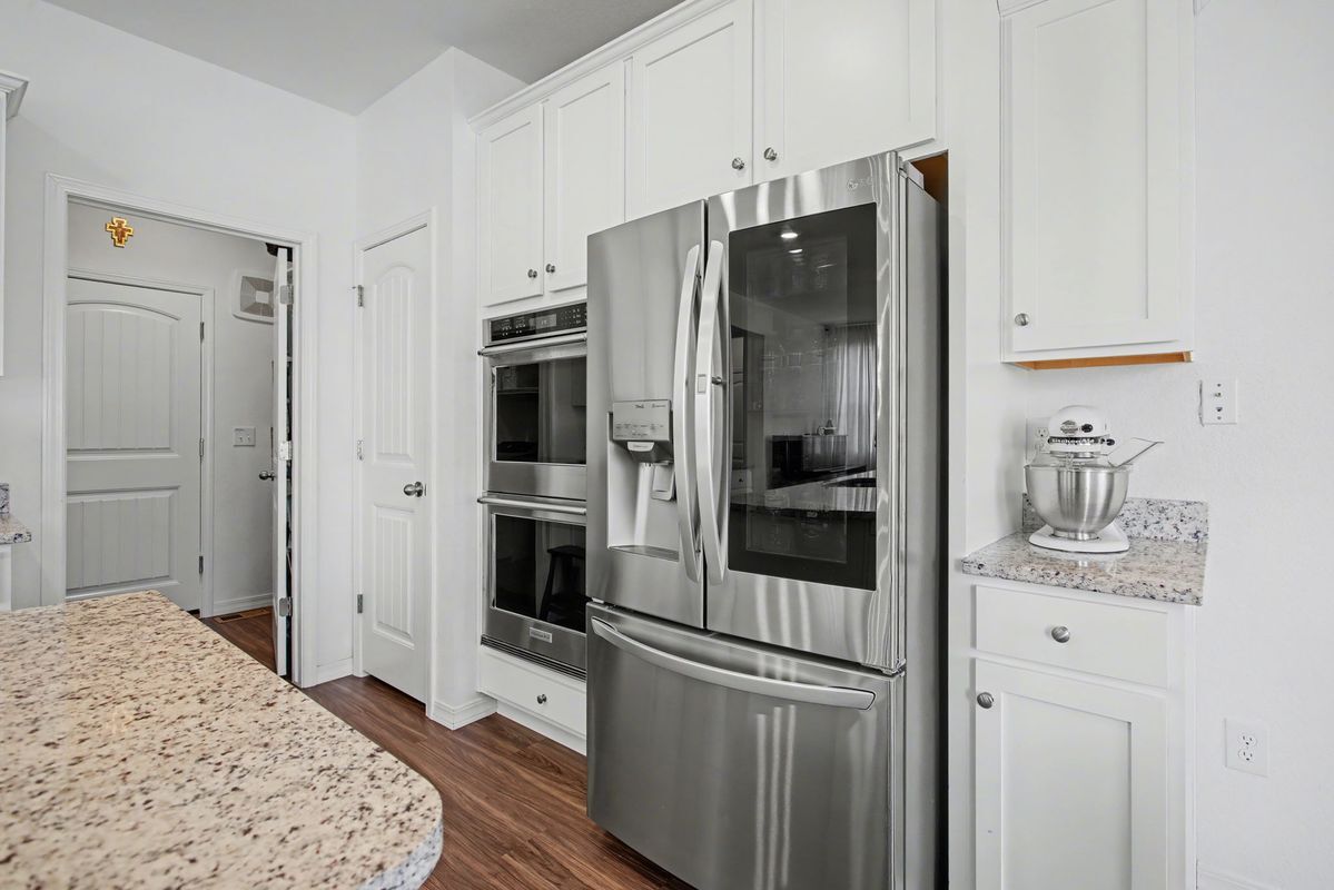 Building Photo - 5768 Heathland Terrace