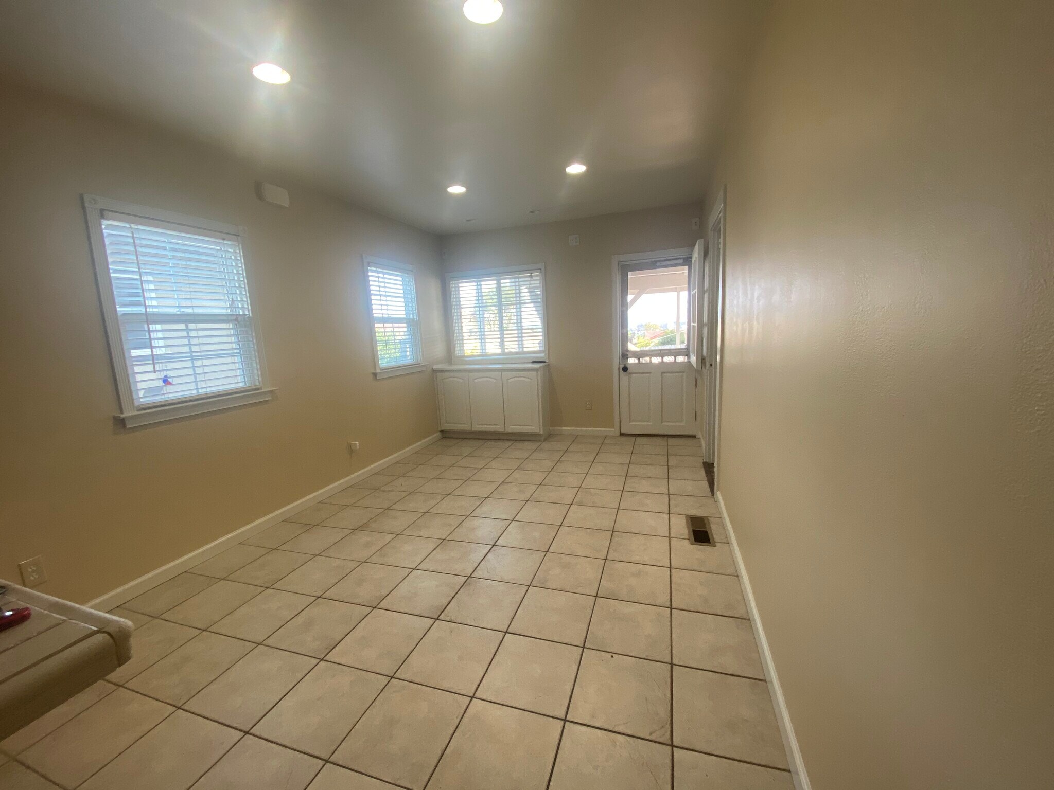 Building Photo - 315 Monroe St