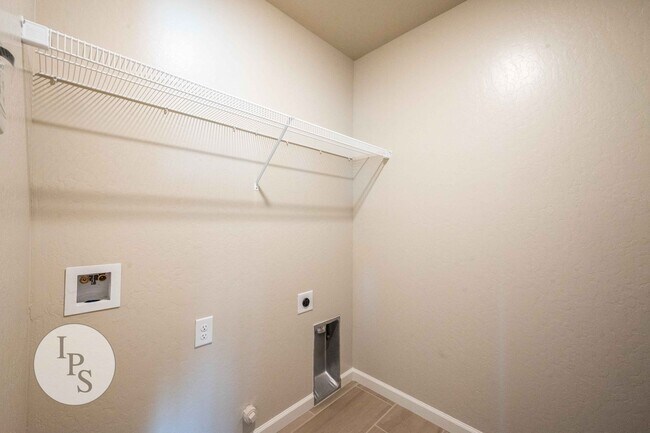 Building Photo - Brand New Clovis Home, 4BR/3BA, With Solar...