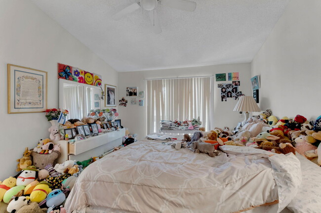 Building Photo - 7890 Lago Del Mar Dr