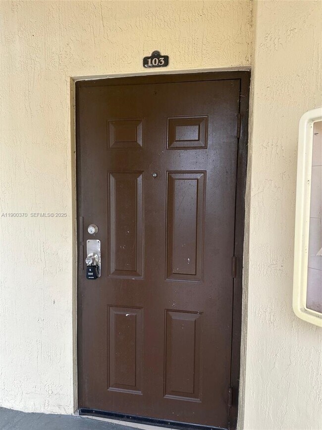 Building Photo - 2551 SE 16th Terrace