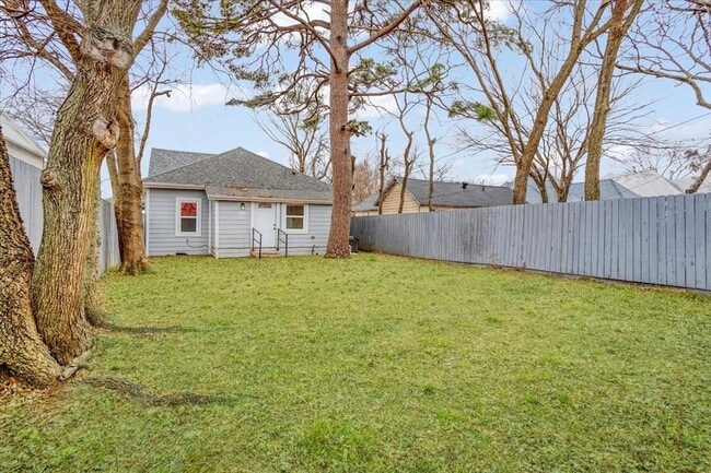 Building Photo - 805 W Owings St