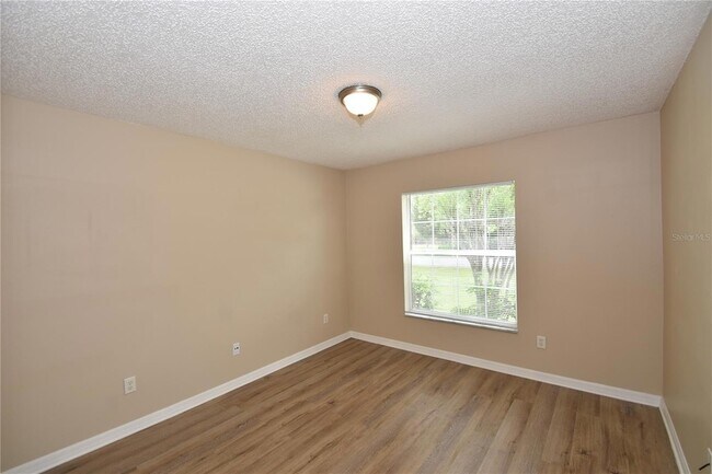 Building Photo - 13 Pinetree Drive