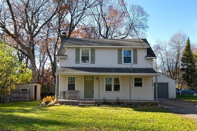 Building Photo - 2909 Meadow Ln