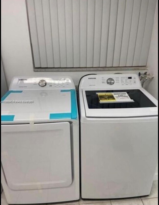 Building Photo - 8775 Park Blvd