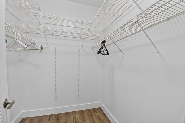 Building Photo - 830 Greensward Ct