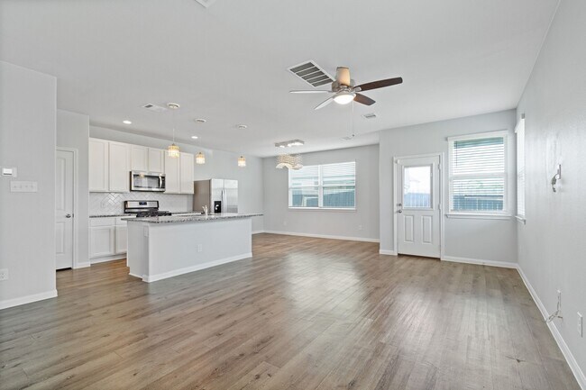 Building Photo - 3902 Deledda Dr