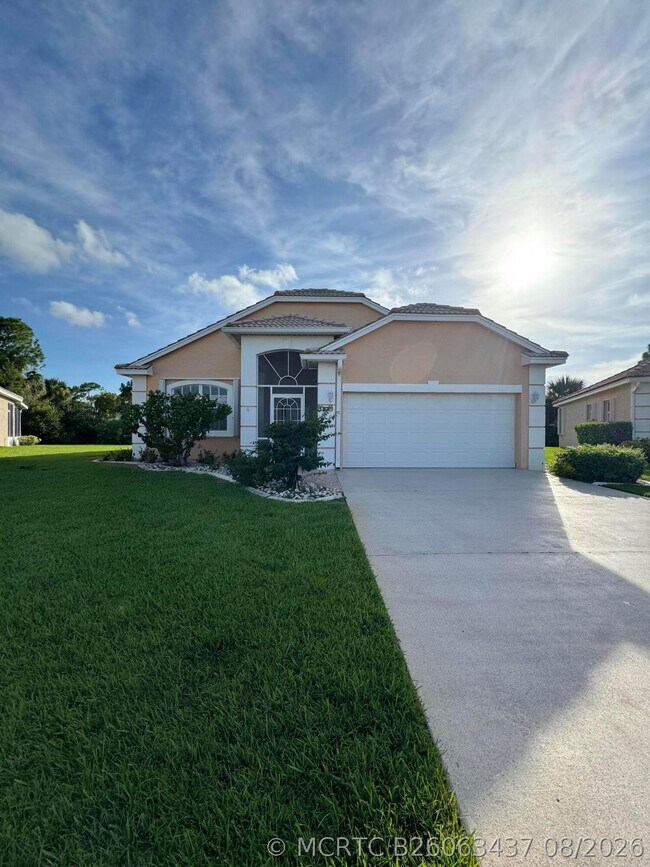 Building Photo - 822 NW Sorrento Ln