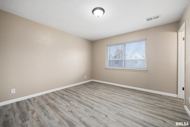 Building Photo - 2913 W Cannes Dr